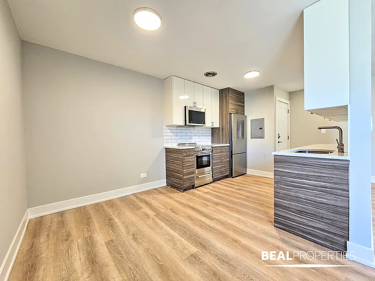 452 W Oakdale — Photo 46