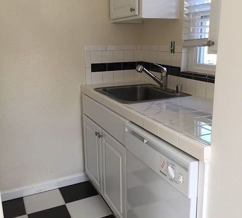 2nd image of 1315 G St APT 12