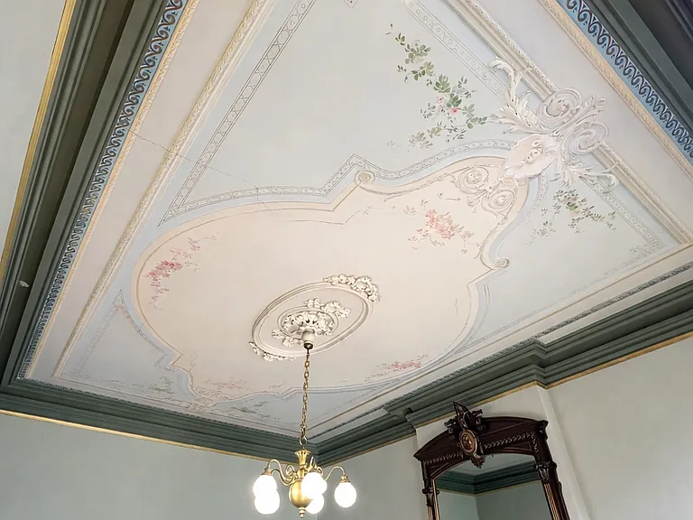 Rhodes Mansion — Photo 20