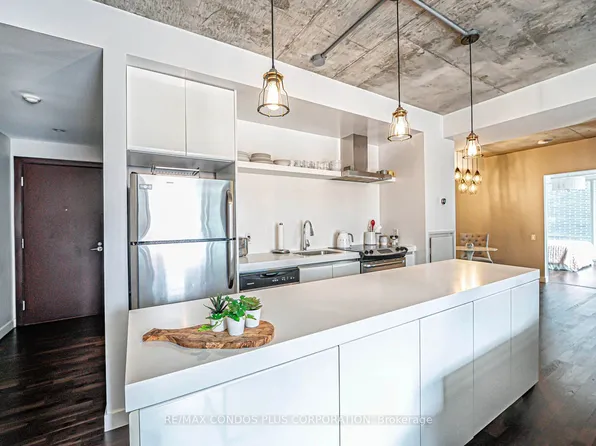 75 Portland St #424, Toronto, ON M5V 2M9