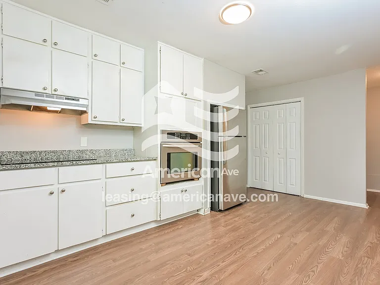 1515477_004_kitchen_5.jpg