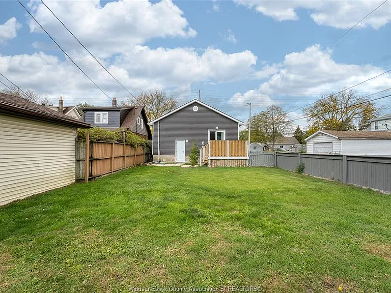 2226 Mercer St — Photo 35