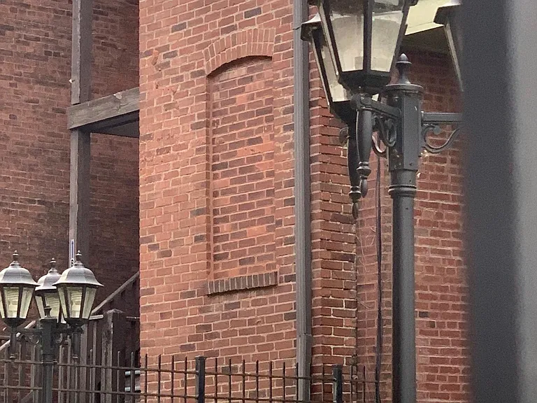 1016 Barton St — Photo 3