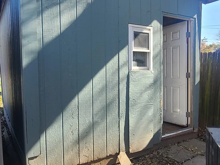 317 N Indianola St — Photo 14