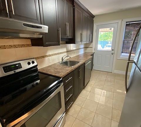 3rd image of 570 Gladstone Ave #1