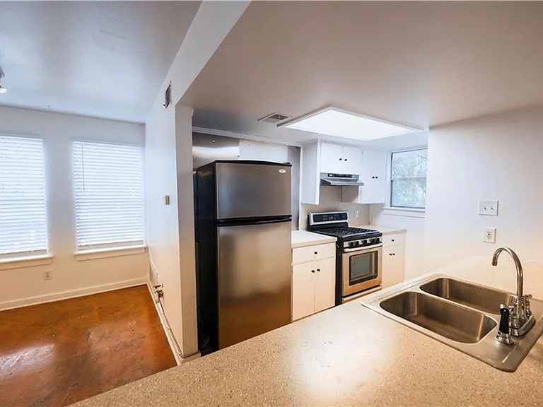 1305 Lorrain St #D — Photo 10