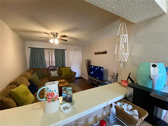 4th image of 411 Manuel Dr APT B