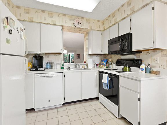 3rd image of 7281 Amberly Ln APT 102