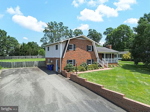 3rd image of 702 Edwards Dr