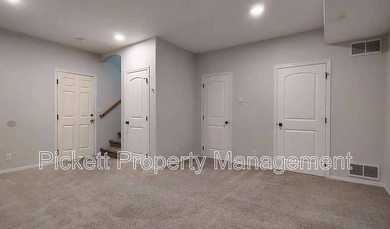 147 N Wycoff Ave — Photo 16