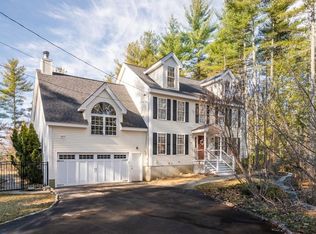 38 Lawrence St, Pepperell, MA 01463