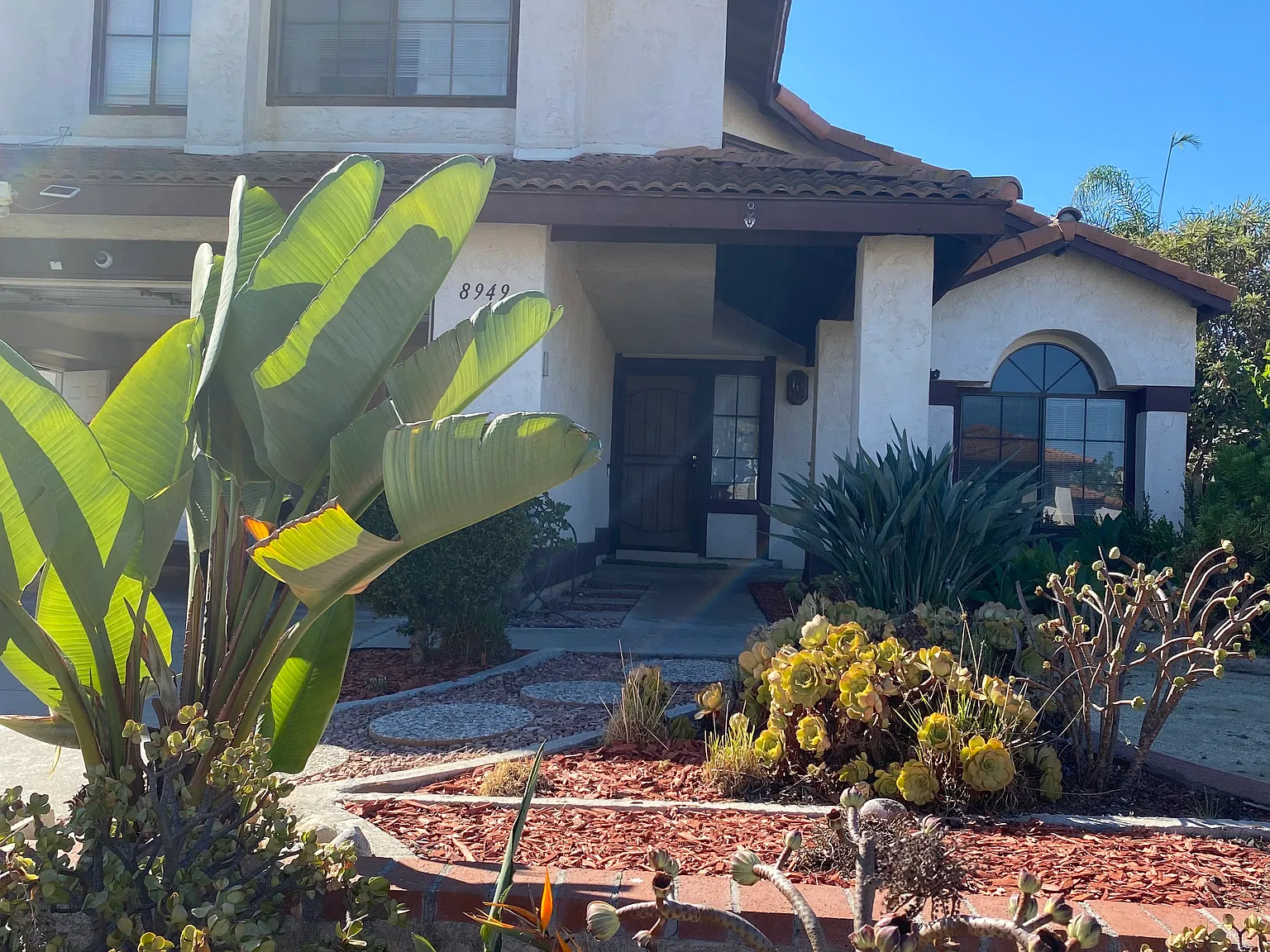 4 bed, 2.5 bath, 1950 sqft, $4,400 — Photo 2
