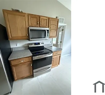 3 bed, 1376 sqft, $2,100 — Photo 3