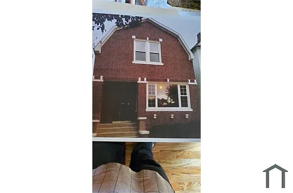 Building Photo - 6927 S Oakley Ave #2