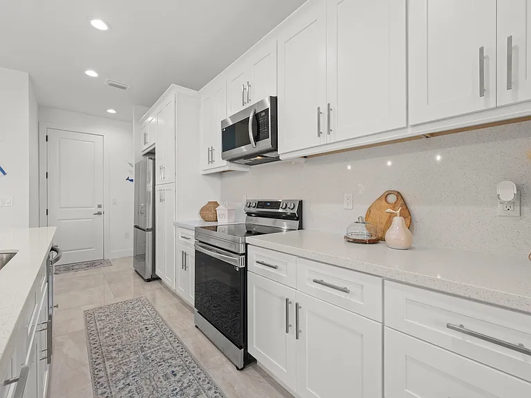3319 Tropicana Pkwy W — Photo 9