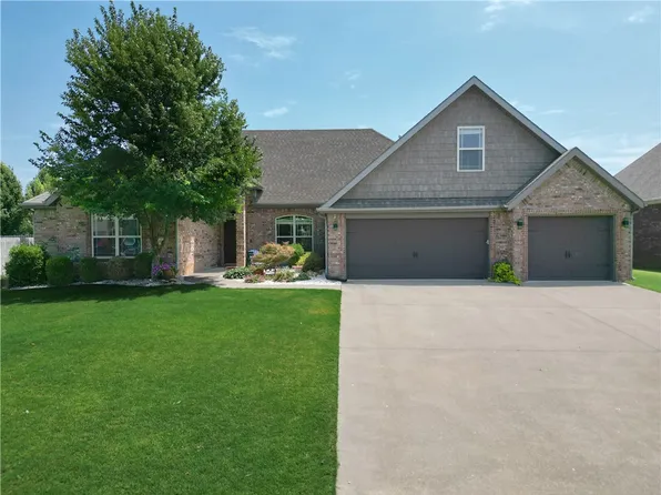 5401 S 61st St, Rogers, AR 72758