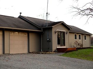 638 S Stone Base Rd, Mercer, PA 16137