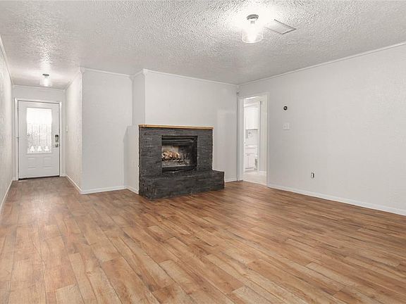 5th image of 1105 E Brown Ln
