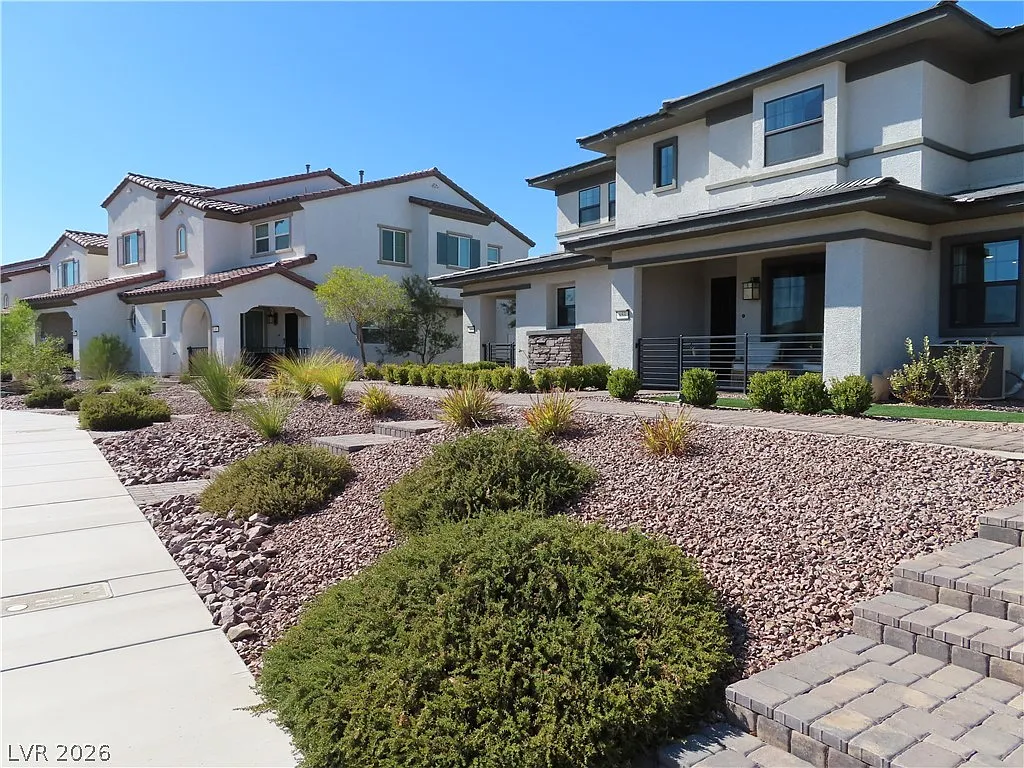 3 bed, 2.5 bath, 1181 sqft, $2,125 — Photo 2