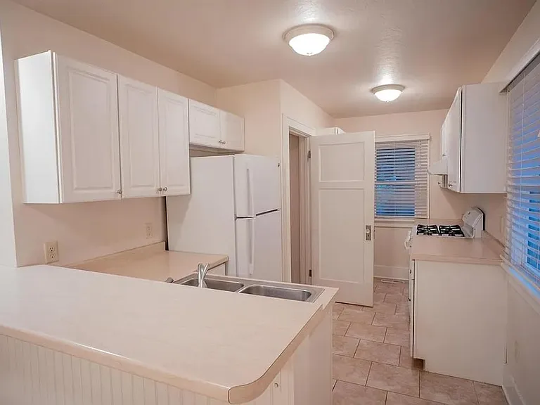 3600 Ridge Ave — Photo 8