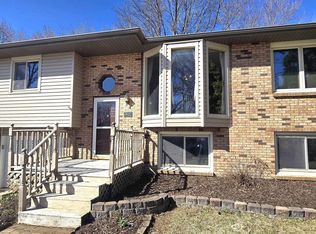 9802 S 23rd St, Bellevue, NE 68123