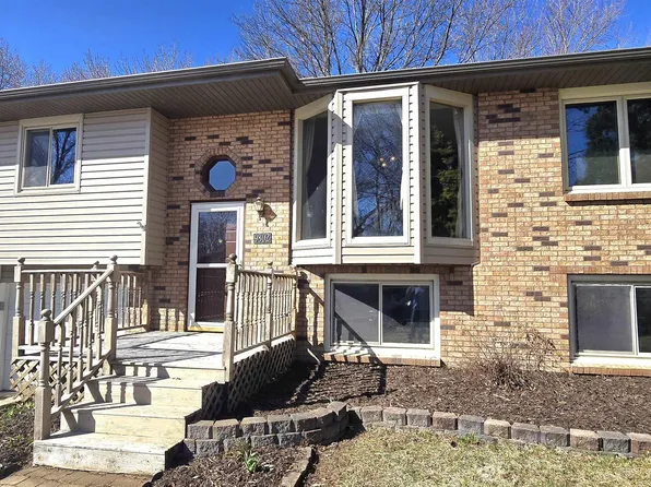 9802 S 23rd St, Bellevue, NE 68123