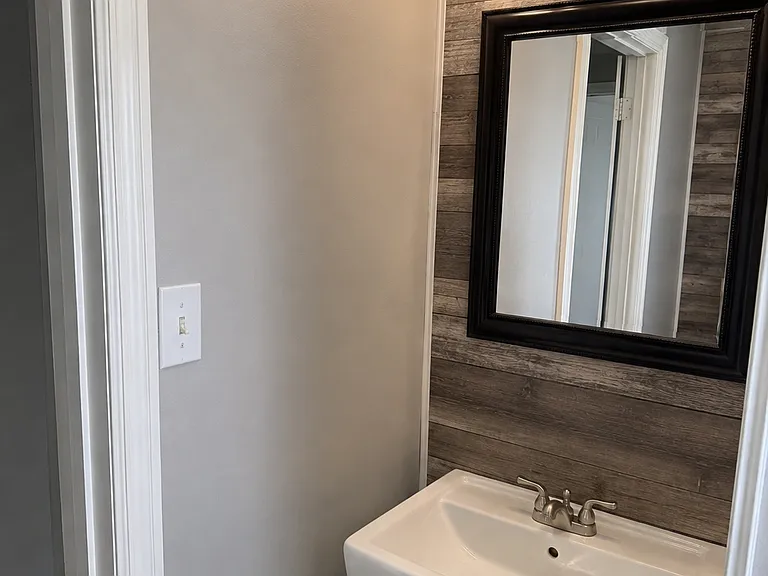 115 S Edmonds St — Photo 2