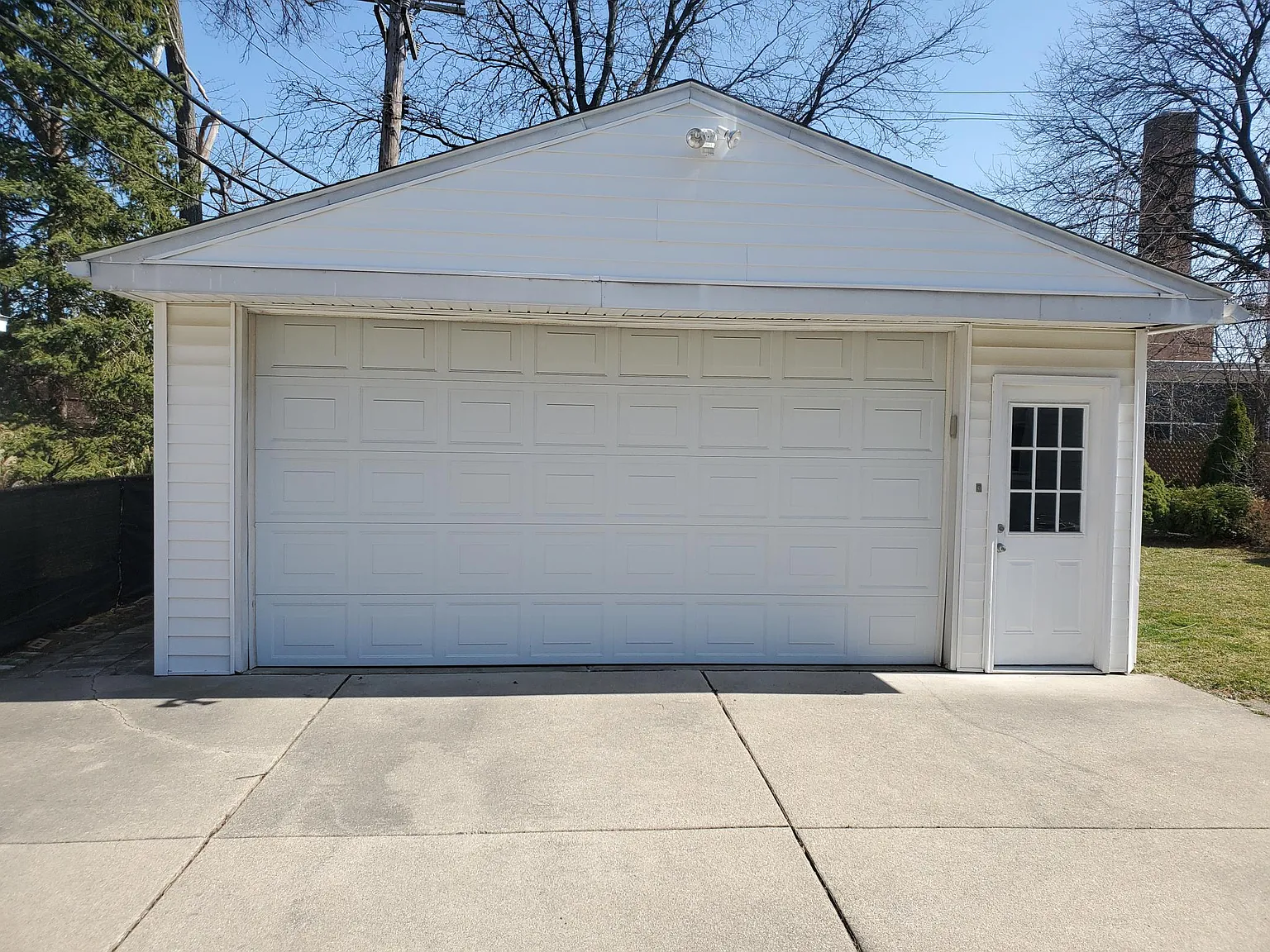 3 bed, 1.5 bath, 1174 sqft, $2,250 — Photo 3