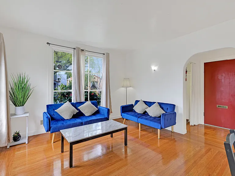 271 W Broadmoor Blvd — Photo 4