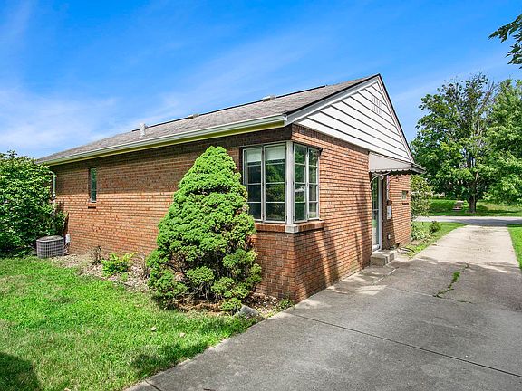 3rd image of 1820 Rockne Dr
