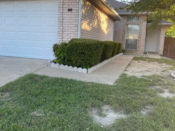 225 Juniper Ridge Ct, Desoto, TX 75115