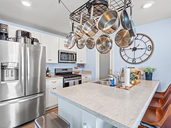 2nd image of 920 Akron St.