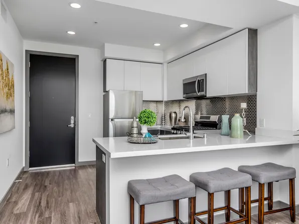 3625 Venice Blvd #303, Los Angeles, CA 90019