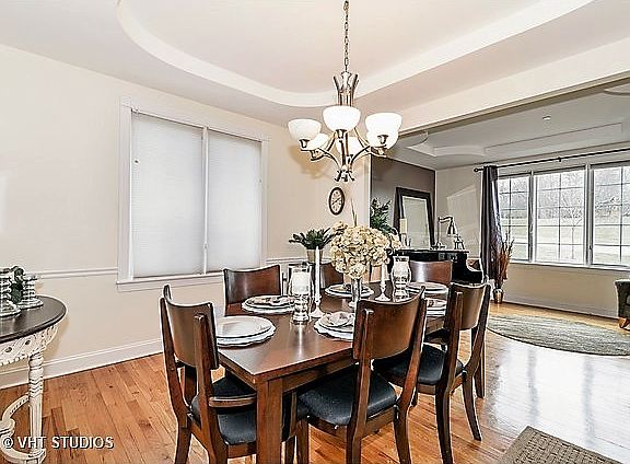 5th image of 685 Castlewood Dr