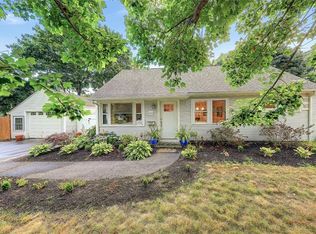 664 County Rd, Barrington, RI 02806