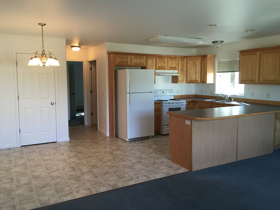 living/kitchen/dining