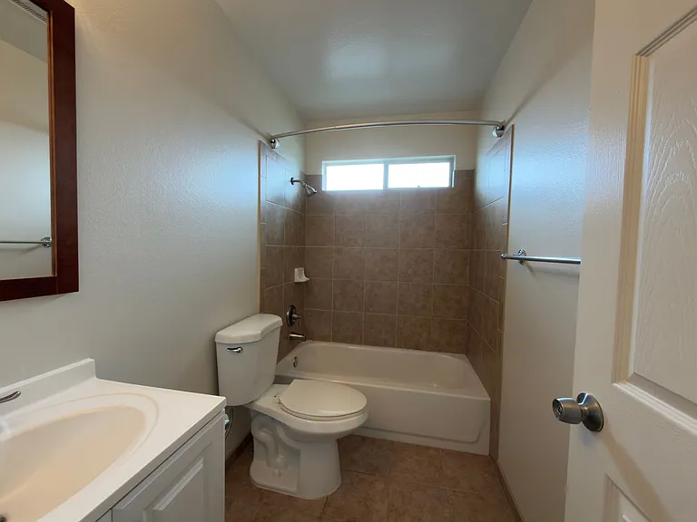 900 Alvarez Ave — Photo 25