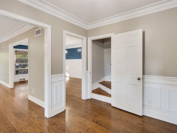 5th image of 3758 Woodland Dr