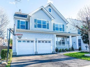 22 Hawthorn Dr, Plainsboro, NJ 08536
