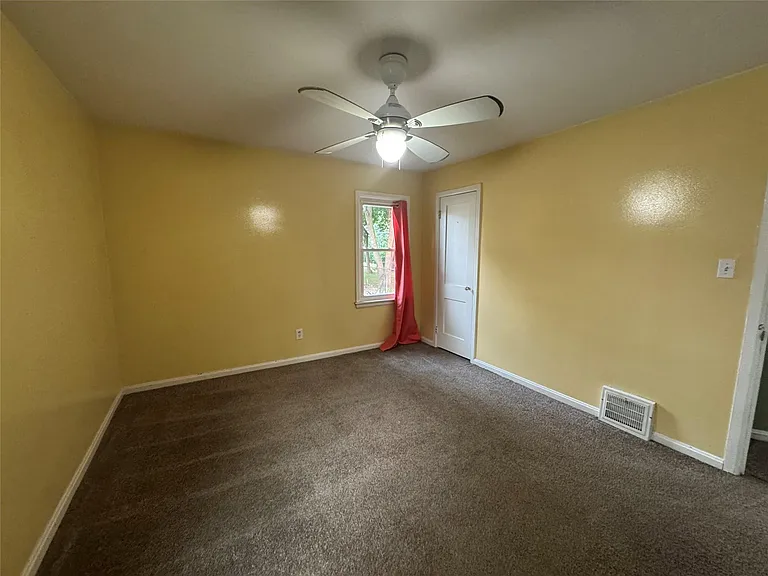 15801 Centralia — Photo 16