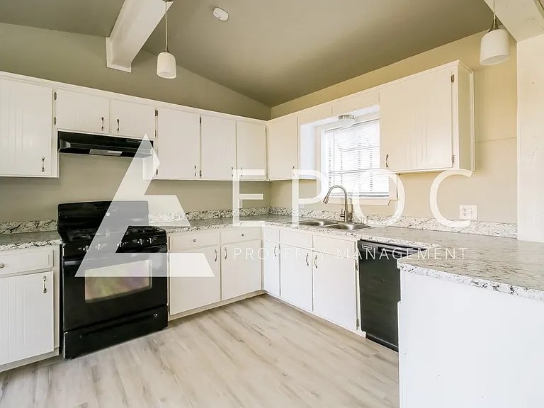 626 Cedar Ave — Photo 4