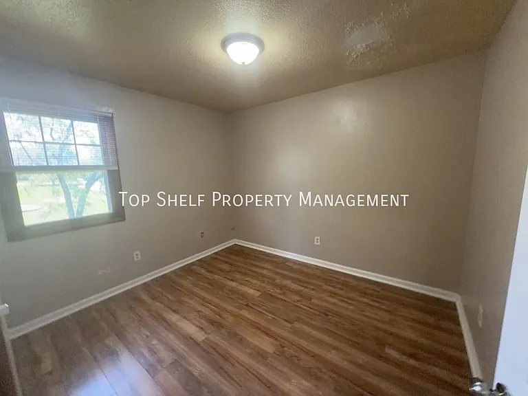 521 Hart Ave — Photo 5