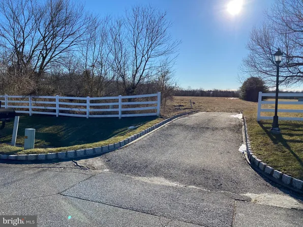 8 Saddlebury Ct, Vincentown, NJ 08088