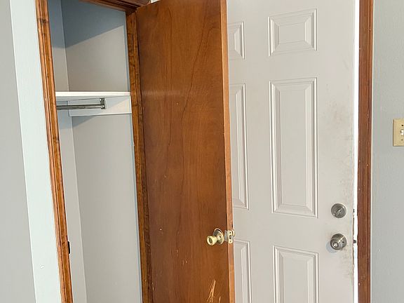 3rd image of 1537 London Cross Rd APT D