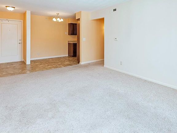 3rd image of 3405 Woodland Ave Unit 62C