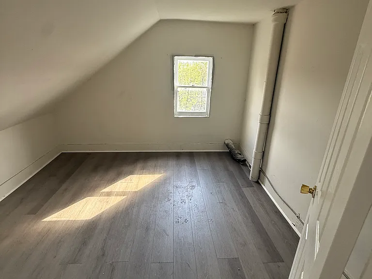 528-530 Marion St #2 — Photo 8