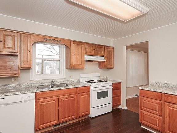 5th image of 458 Whitman Blvd
