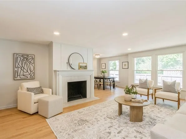 5008 W 79th St, Prairie Village, KS 66208