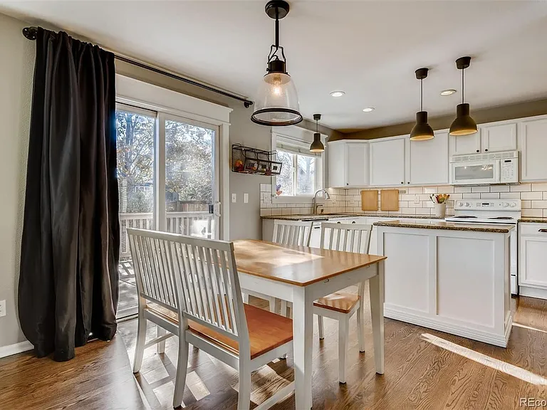 1118 Riddlewood Ln — Photo 12