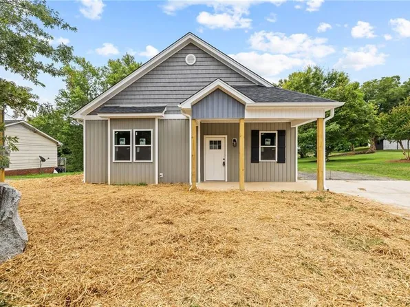 113 Sunset Dr, Randleman, NC 27317